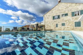 Countyside Retreat Six Bedroom Villa with Pool
